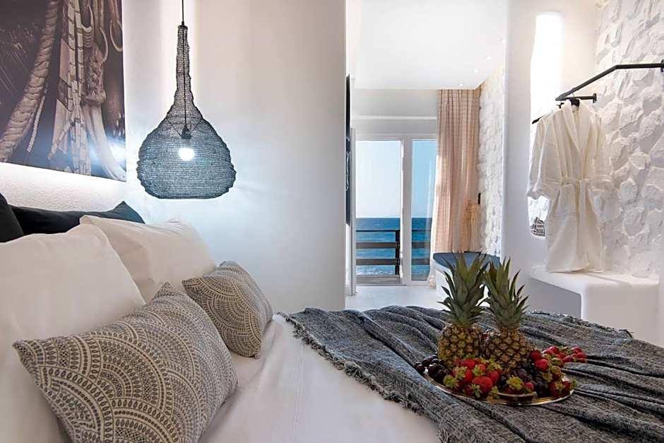 Portara Seaside Luxury Suites