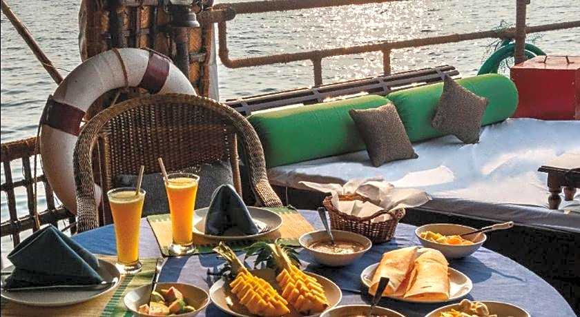 Spice Coast Cruises - Houseboat, A CGH Earth Experience