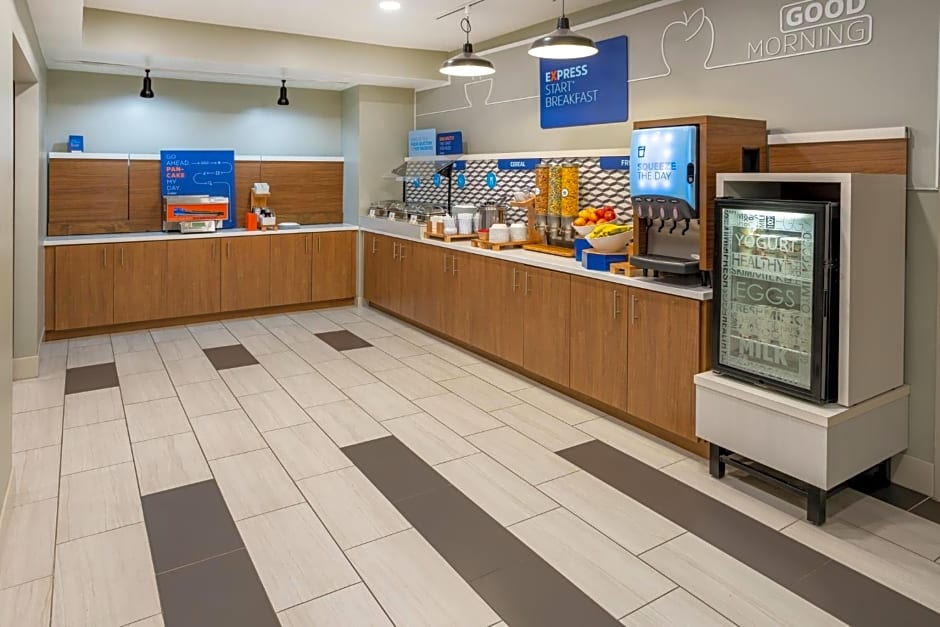 Holiday Inn Express Hotel & Suites Salisbury - Delmar By IHG