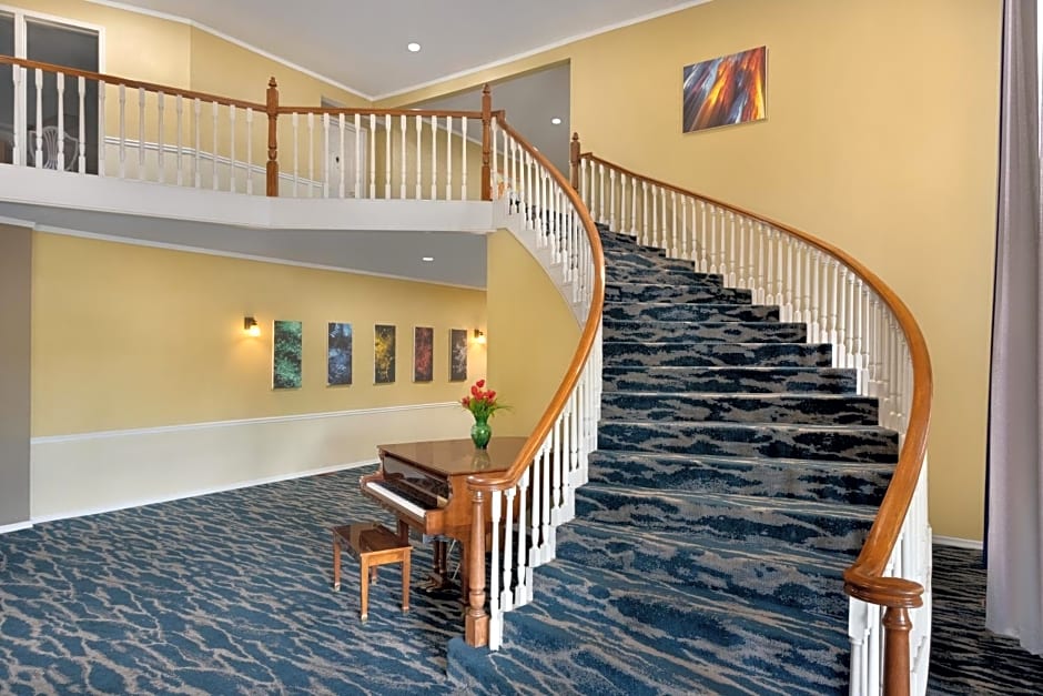 Days Inn and Suites by Wyndham Sikeston