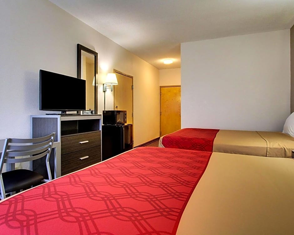 Econolodge Inn & Suites