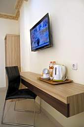 Hersya Front One Inn Surabaya