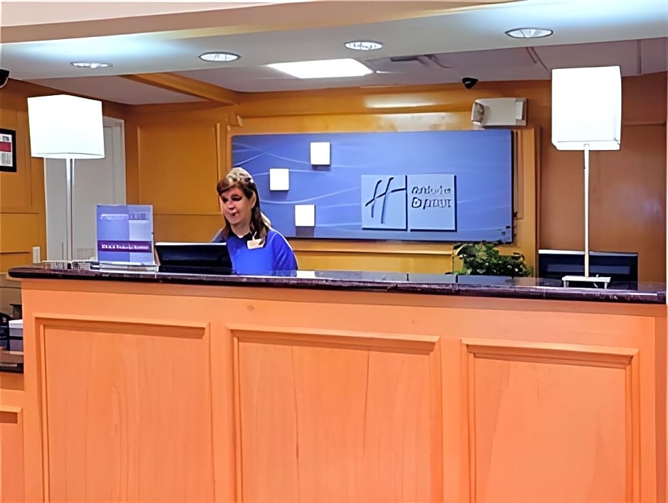 Holiday Inn Express Hotel & Suites Columbus By IHG