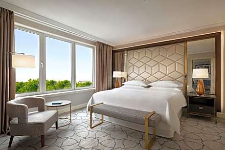 Deluxe Suite, Club lounge access, 1 Bedroom Larger Suite