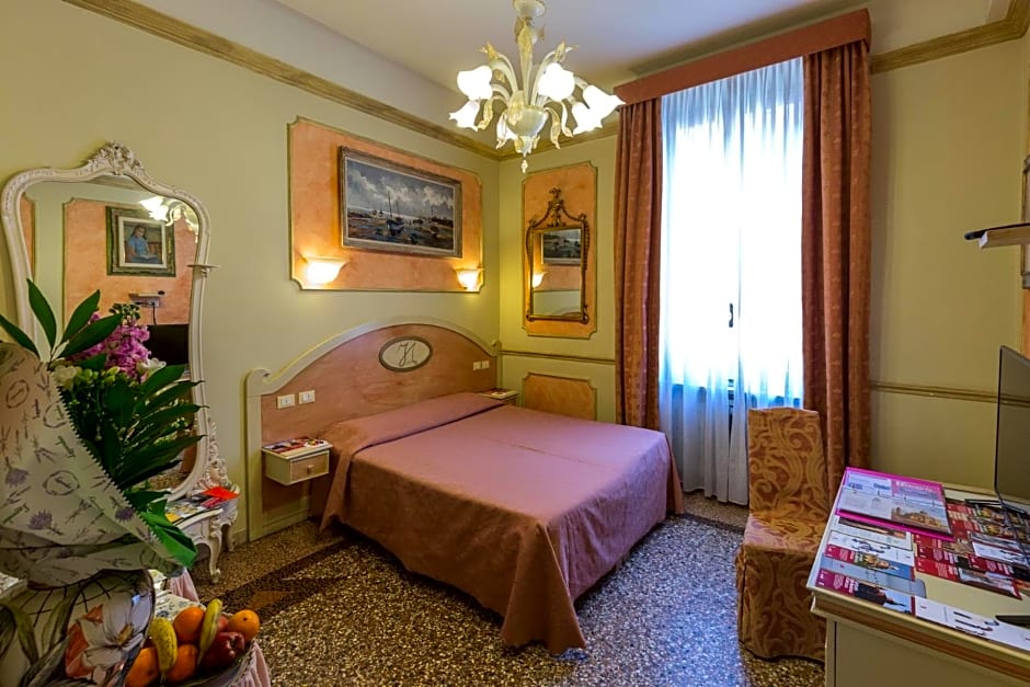 Antica Residenza D'Azeglio Room&Breakfast di Charme