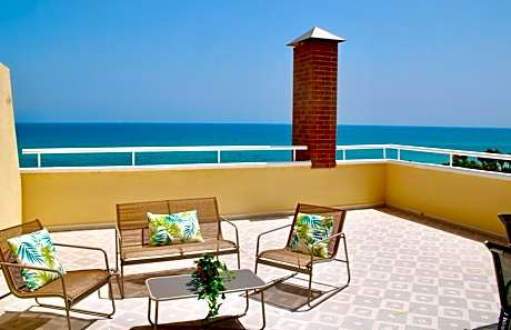 Primera línea de mar con terraza ático en Magic World - Marina Dor