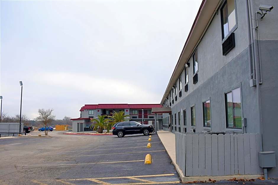 Super 8 by Wyndham New Braunfels I-35