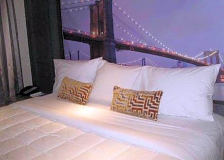 1 Queen Bed Nonsmoking Accessible