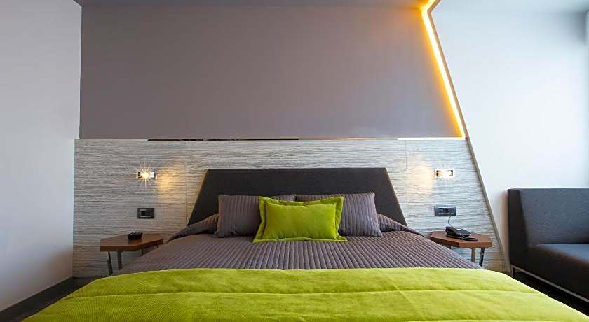 Zeniva Hotel 