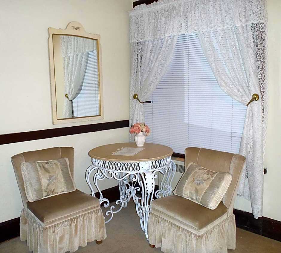 Riverside Hot Springs Inn & Spa - Adults Only