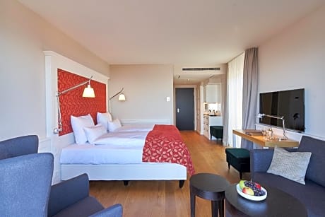 Deluxe Double or Twin Room with City View