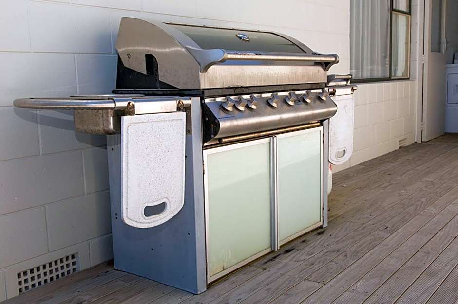 Sierra Beachfront Motel