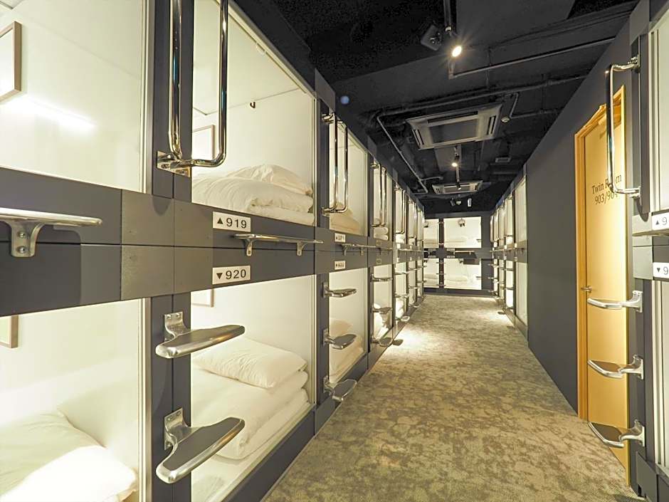 Leo Yu Capsule Hotel Funabashi