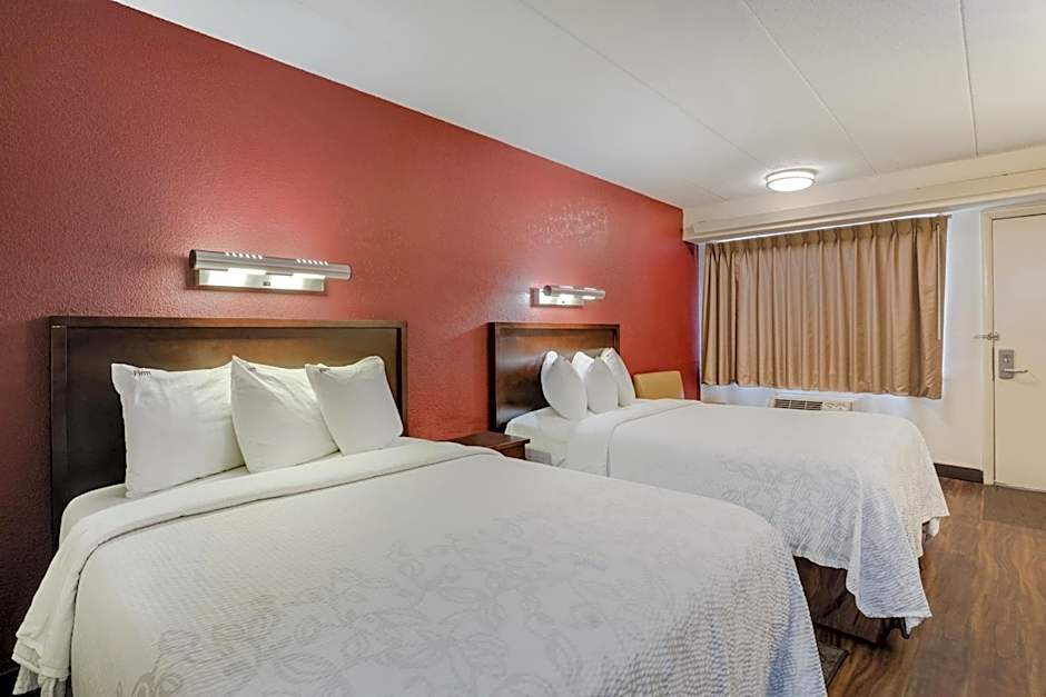Super 8 by Wyndham Deerfield/Northbrook