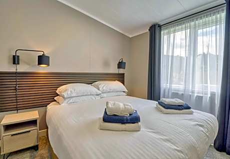 Pet friendly Luxury Hot Tub Lodge 2 bed