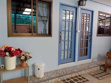 Single Room with Shared Bathroom