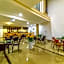 Le Centre Hotel