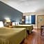Econo Lodge Inn & Suites