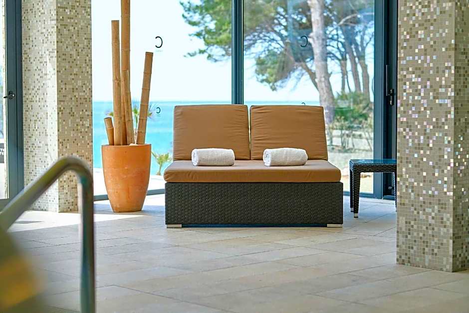 Bahia Camp de Mar Suites