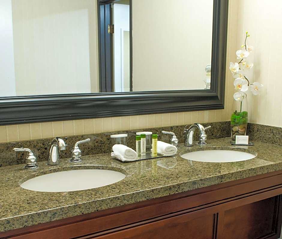 DoubleTree By Hilton Suites Tucson Airport