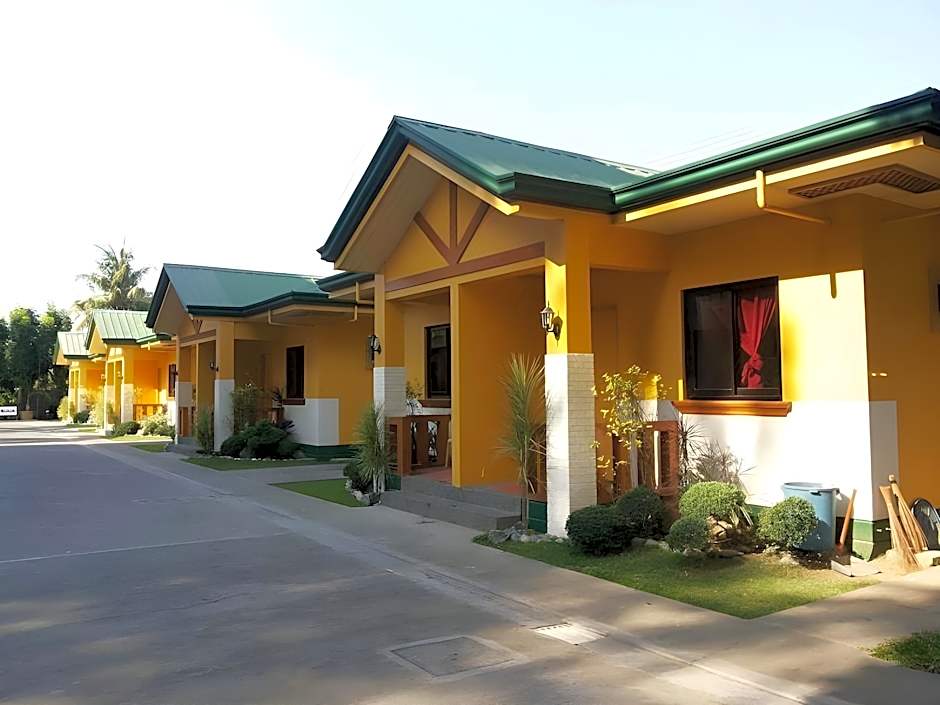 RedDoorz @ Farm Side Hotel Laoag City