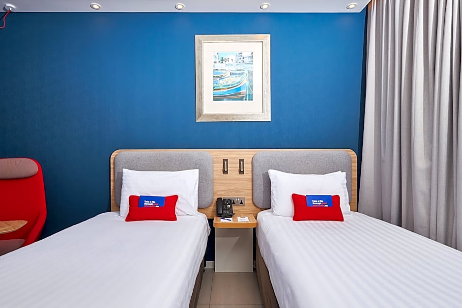 Photo 1 of 1 of Suite, City View
