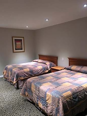 Standard Double Queen Room