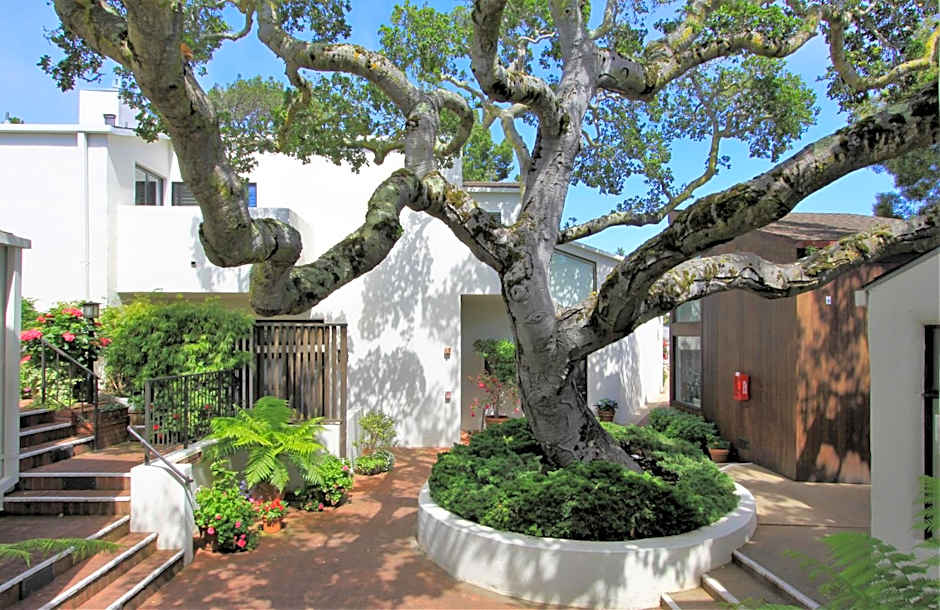 Lobos Lodge
