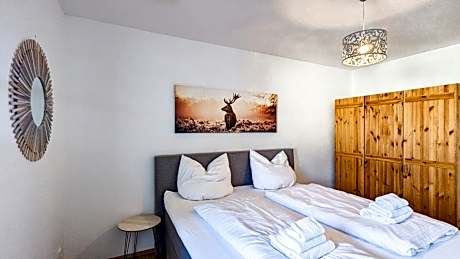 Apartment with Mountain View