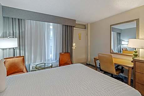 Standard Queen Room