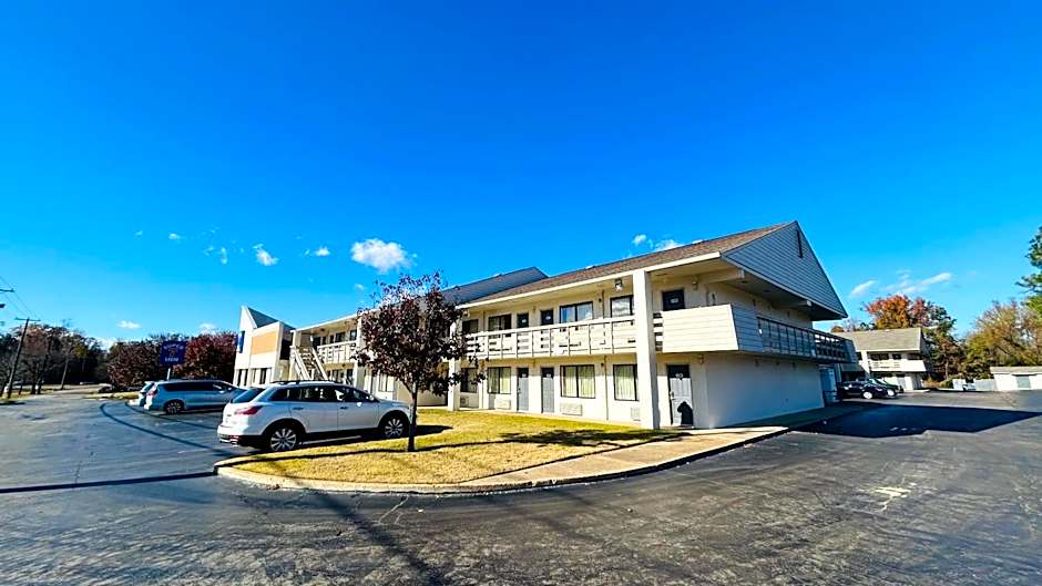 Super 7 Inn By OYO Tupelo Hwy 178