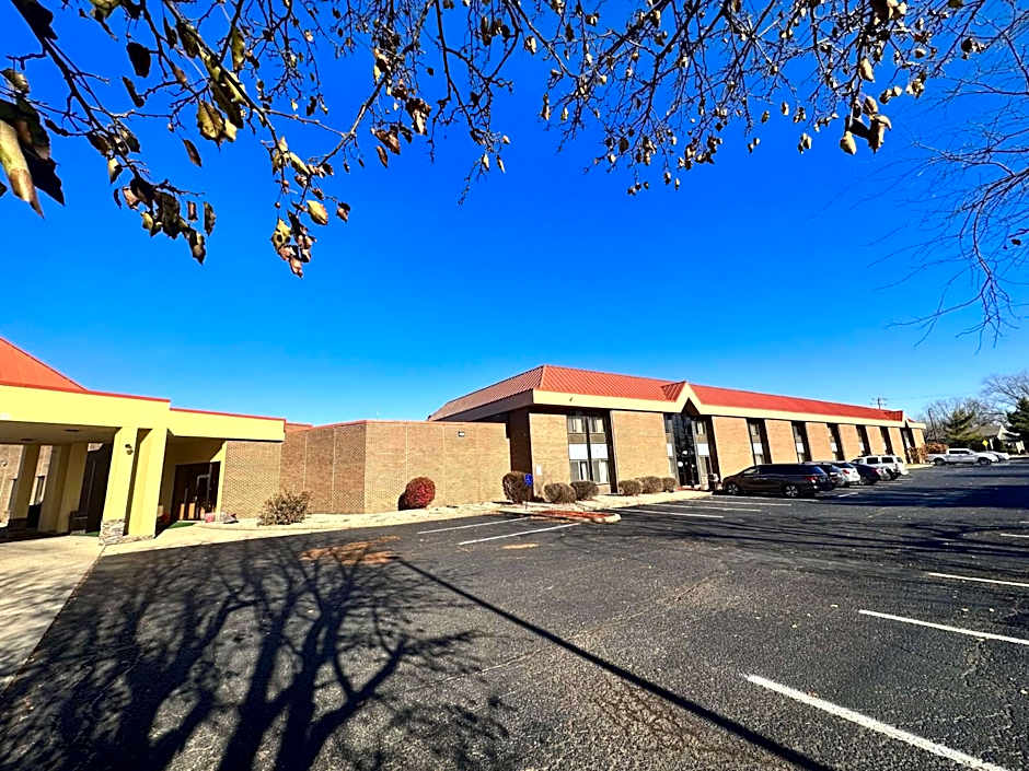 Super 8 by Wyndham Harrison OH