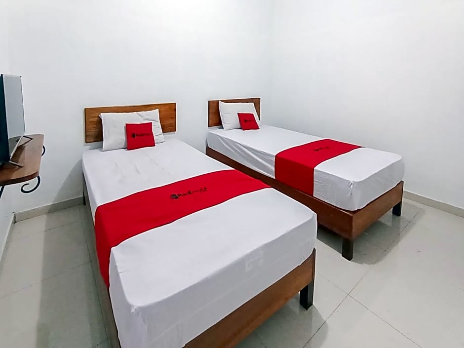 RedDoorz Syariah near Universitas Jenderal Soedirman 3