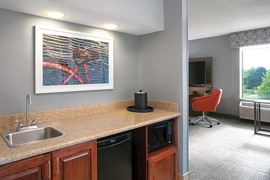 Hampton Inn By Hilton & Suites West Bend