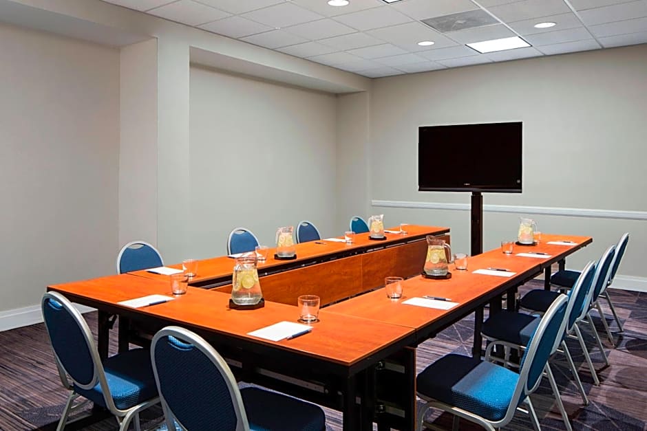 Sheraton Norfolk Waterside Hotel