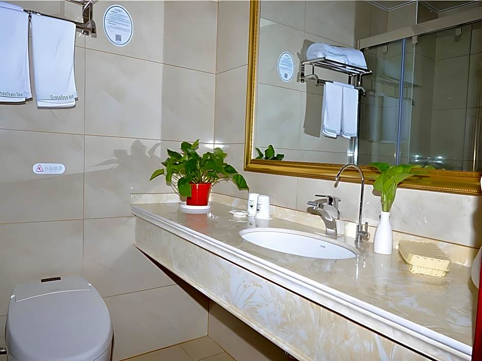 GreenTree Inn Chizhou Dongzhi County Lishan Xiushui Express Hotel