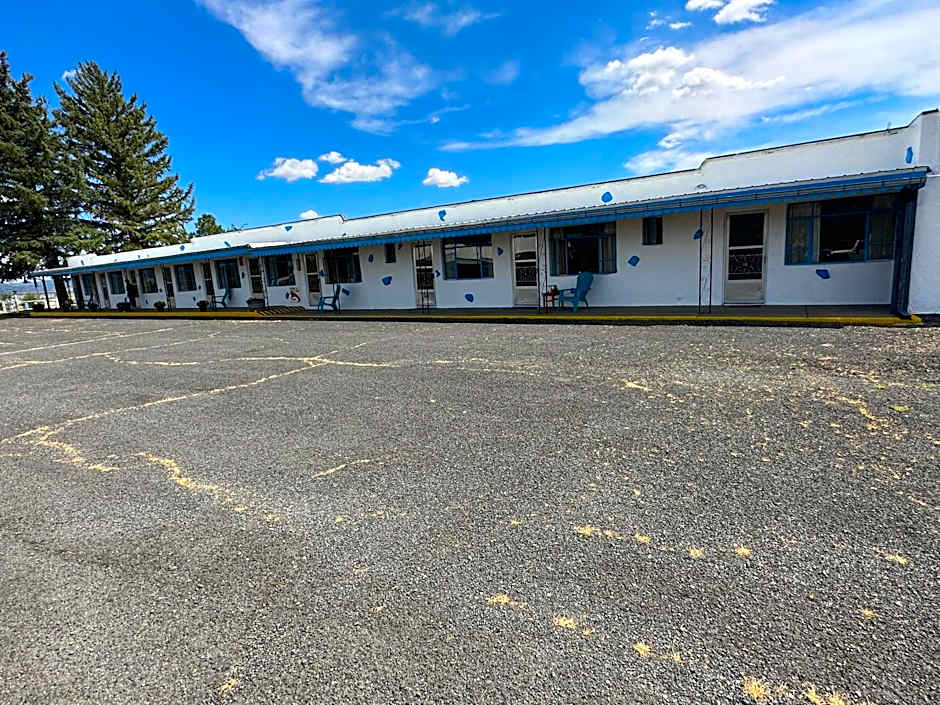 Maverick Motel