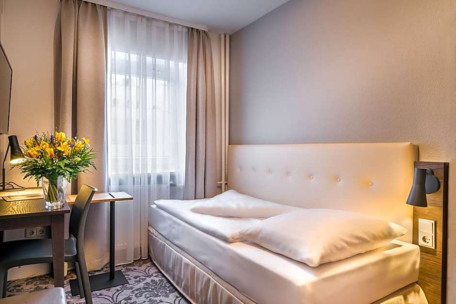 Signature Hotel Astoria