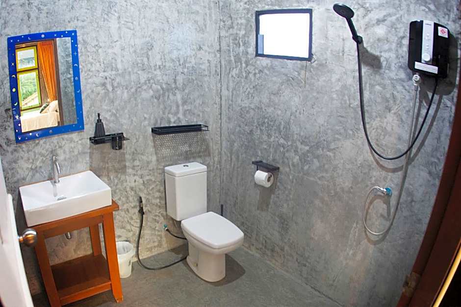 Tonmai Suites