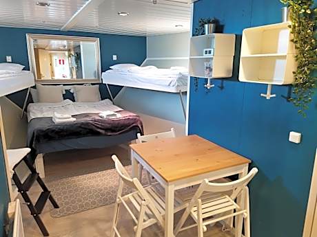 Quadruple Room with Private Bathroom