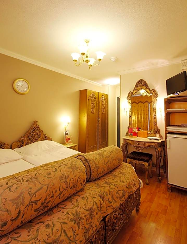 Mango Hotel