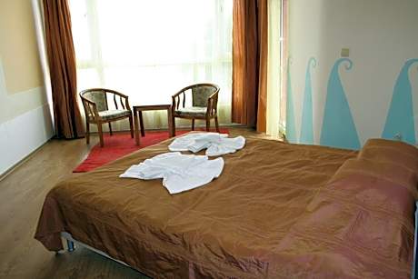 One-Bedroom Suite with Balcony