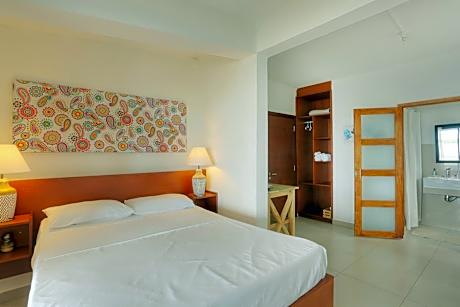Deluxe Double Room with Balcony and Sea View