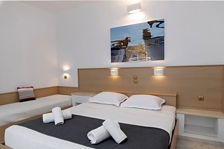 Family Suite with private Hot Tub (5-6 Guests)