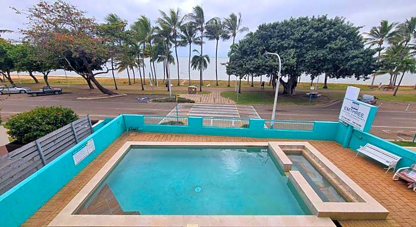 Emthree Seaside Apartments