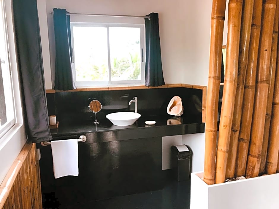 Everyday Sunday Hotel & Cafe