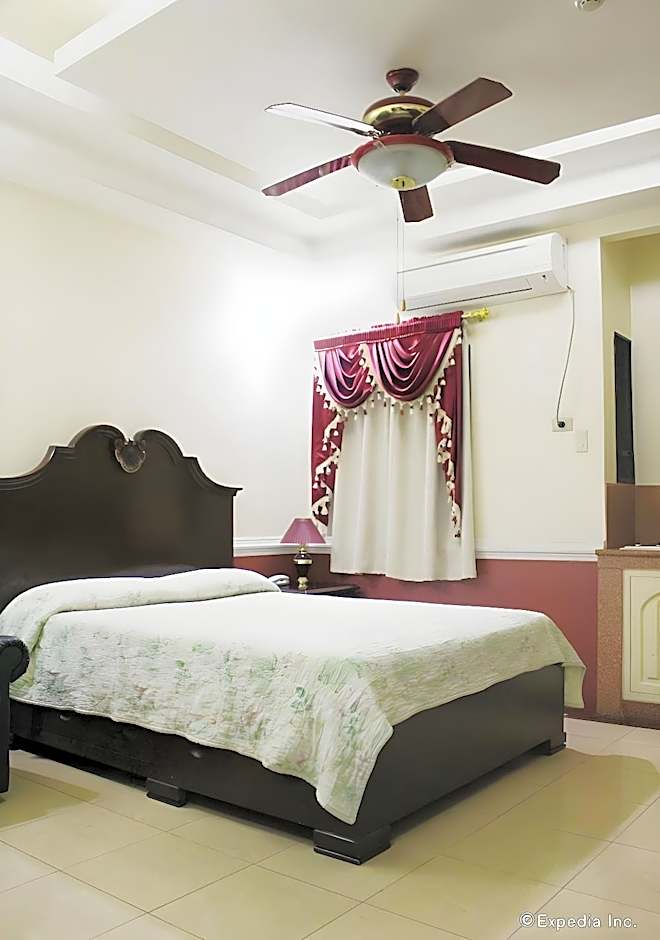 Kokomos Suites Hotel