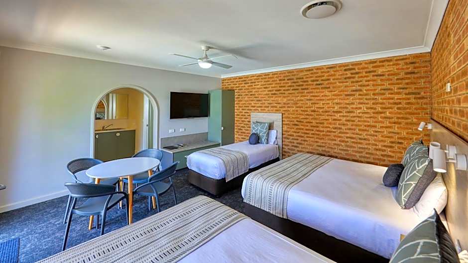 Hamilton Henry Parkes Motor Inn