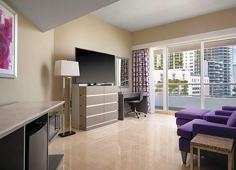 DoubleTree By Hilton Grand Hotel Biscayne Bay
