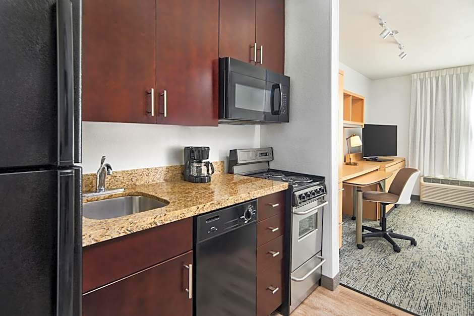 TownePlace Suites by Marriott Garden City